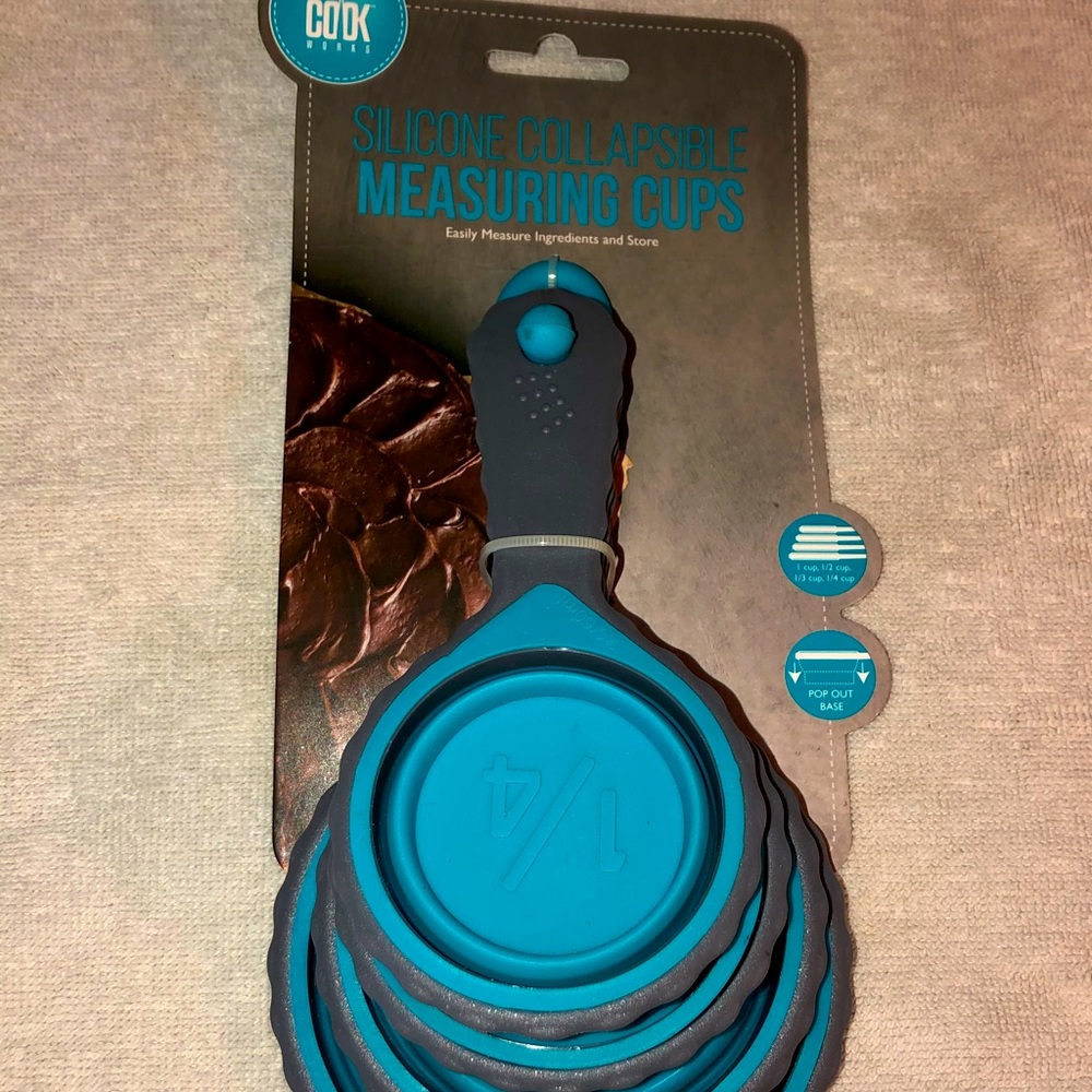 Cook works collapsible measuring cups